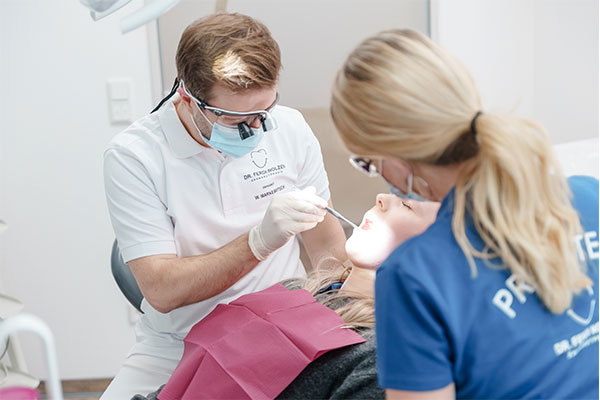 Zahnarzt Dr. Ferdi Nolzen in Remscheid, Paradontose, Karies, Zahnersatz und Implantate
