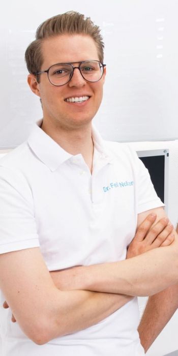 Dr. med. dent. Felix Nolzen Zahnarzt in der Zahnarztpraxis - Er ist Oralchirurg - früher sagte man oft auch Kieferchirurg - Ihr Ansprechpartner für Implantate, Zahnersatz und Implantologie